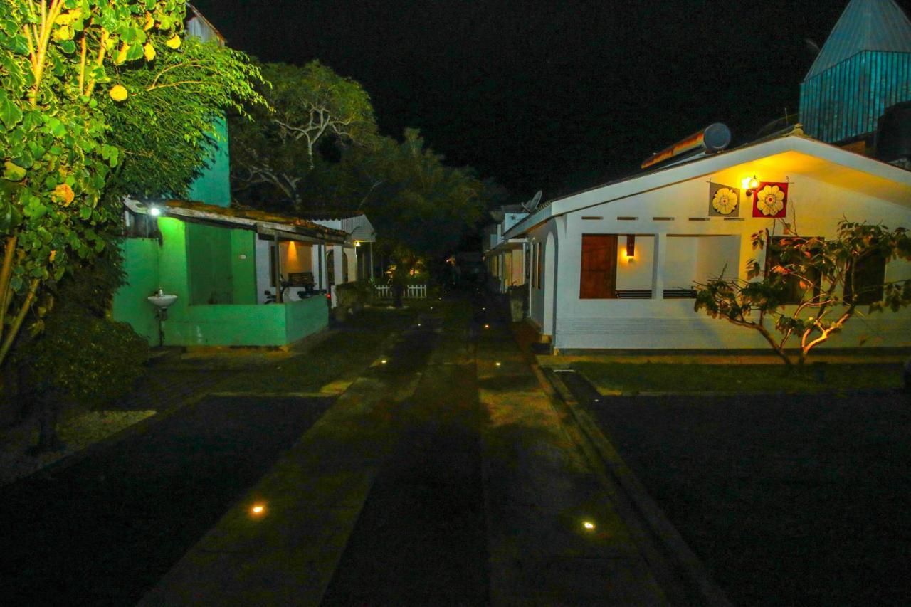 Hotel Nawathana Matara Luaran gambar